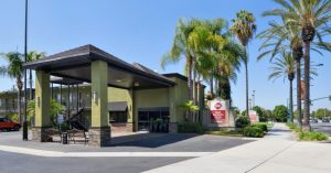 Best Western Plus Pavilions Exterior
