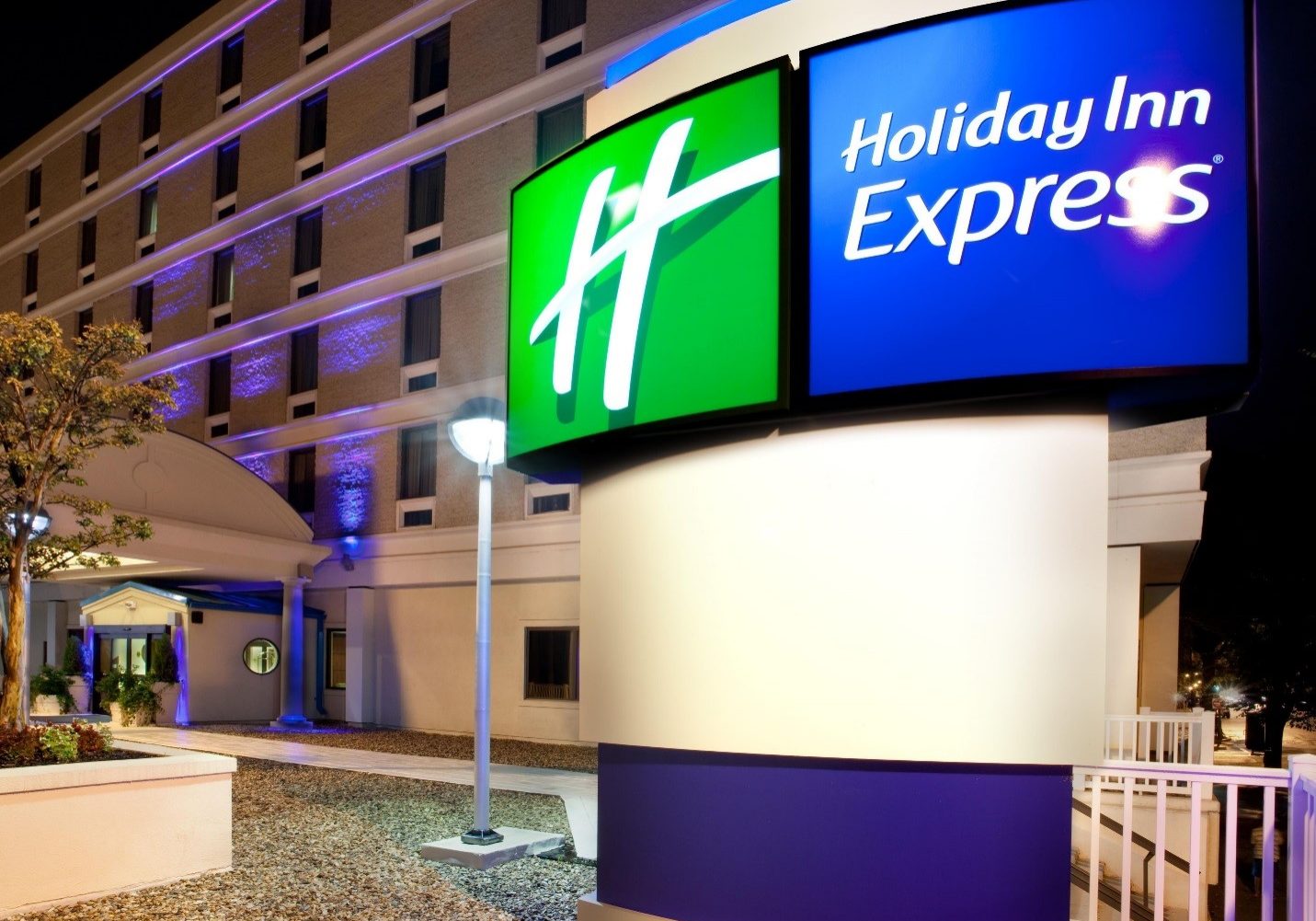 The Holiday Inn Express is 1 mile from the Tournament Venue.